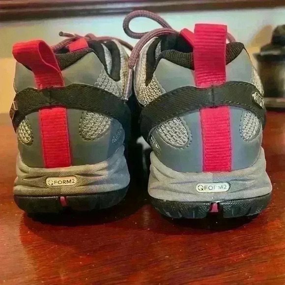 Merrel boys size 6 trail chaser shoe. Worn twice. Excellent condition. Red/black - Picture 7 of 7